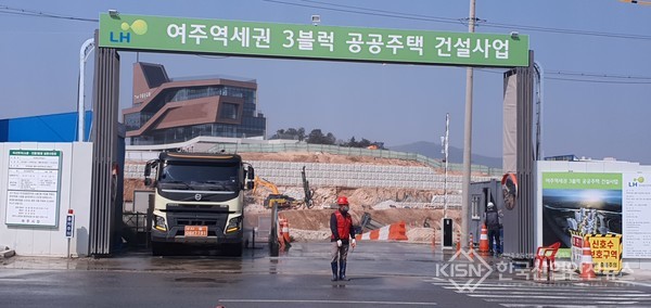 GS건설, 공사현장 입구(사진=이영진 기자)