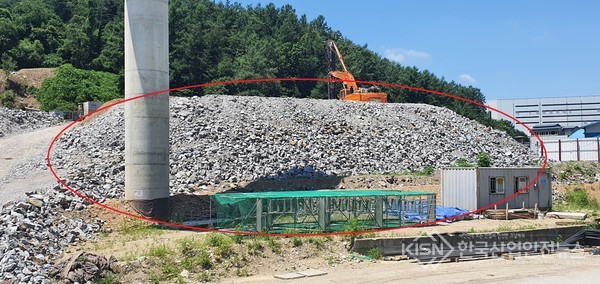 포스코건설, 법면(성토면)에 저감시설이 없다 (사진=이영진 기자)