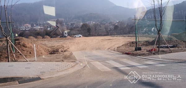 현대산업개발에서 운영중인 경기도 포천시 소흘읍 이곡리 320일대 토사 매립 현장 (사진=이영진 기자)