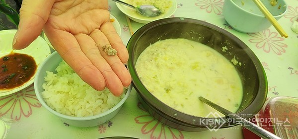 파주시, 장단콩축제 음식판매부스 장단콩 요리에서 발견된 이물질 (사진=이영진 기자)