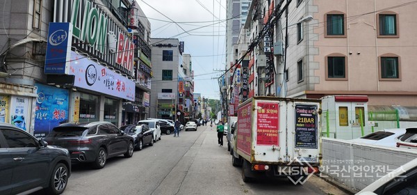 의정부시 신흥로239번길 45 일대에 위치한 음식점들의 밀집 지역 (사진=이영진 기자)