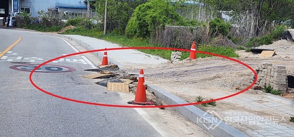 양주시, 폐기물과 토사 야적장 입구, 세륜시설 이라 고는 찾아볼 수 가 없다 (사진=이영진 기자)